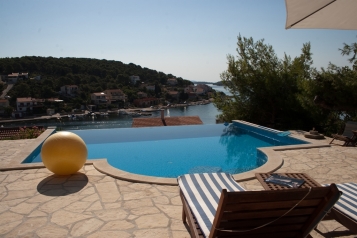Villa Paladin, Tisno