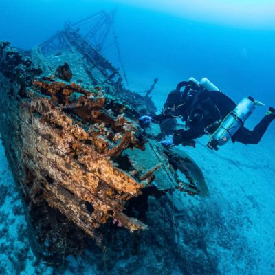 Island Vis, diving, boat wreckage